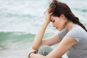 Como digo "arrasado" em inglês? Devastated