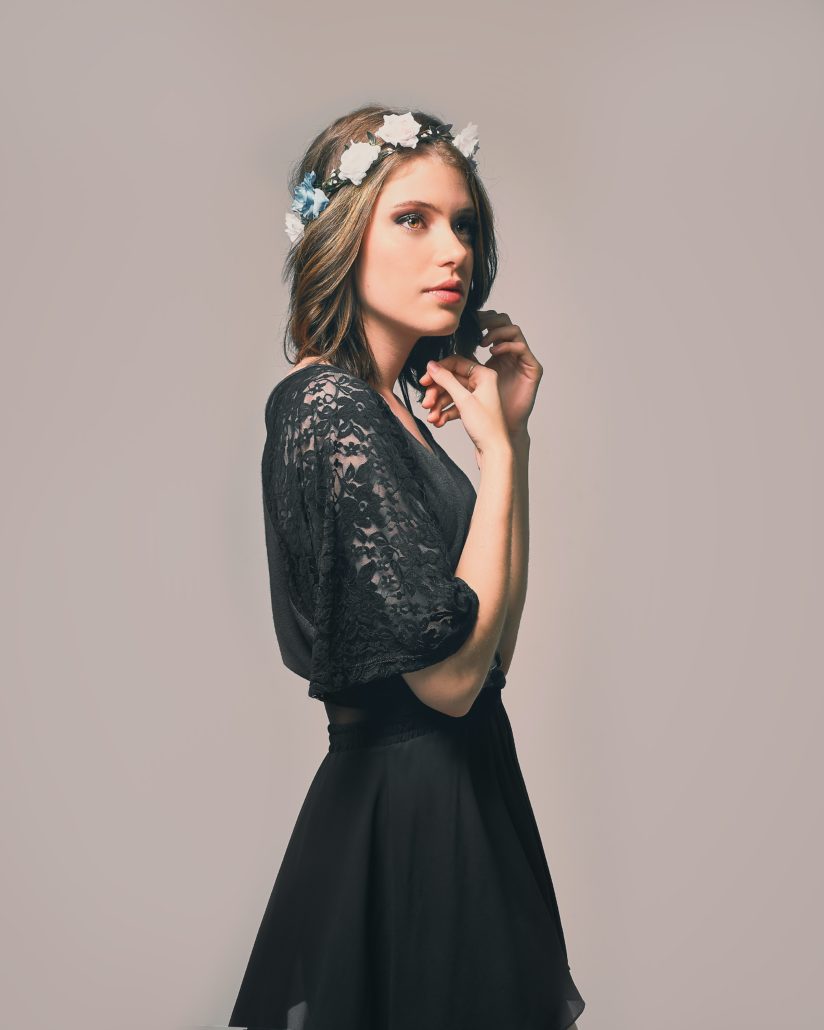 woman standing on focus photography